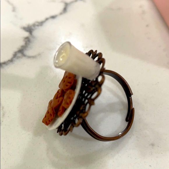 NWT Etsy Gingerbread Cookies and Milk Ring - Picture 6 of 8